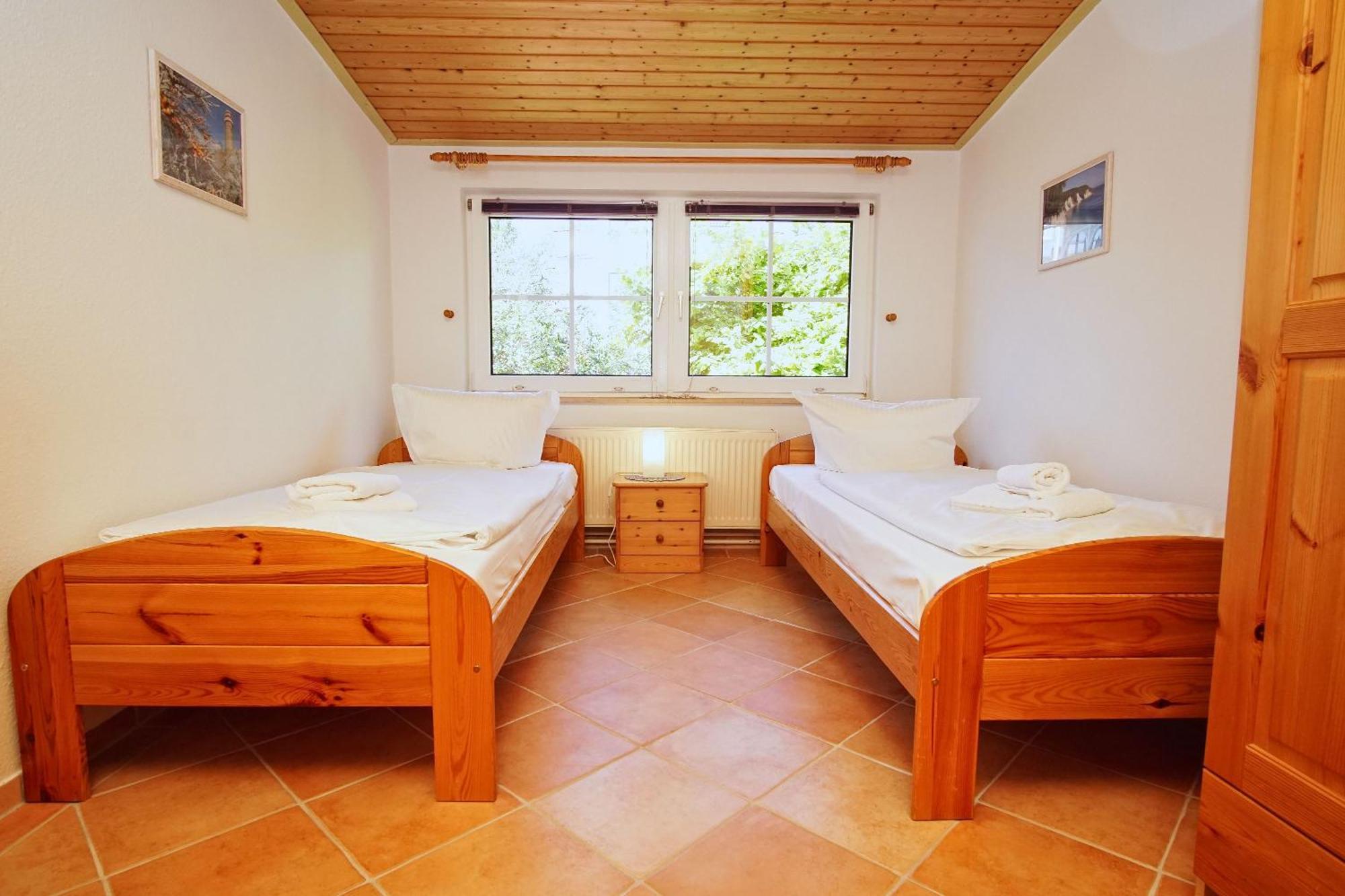 Zentral Aber Ruhig, Terrasse Mit Viel Gruen - Strandnahes Ferienhaus Luki Goehren  Ngoại thất bức ảnh